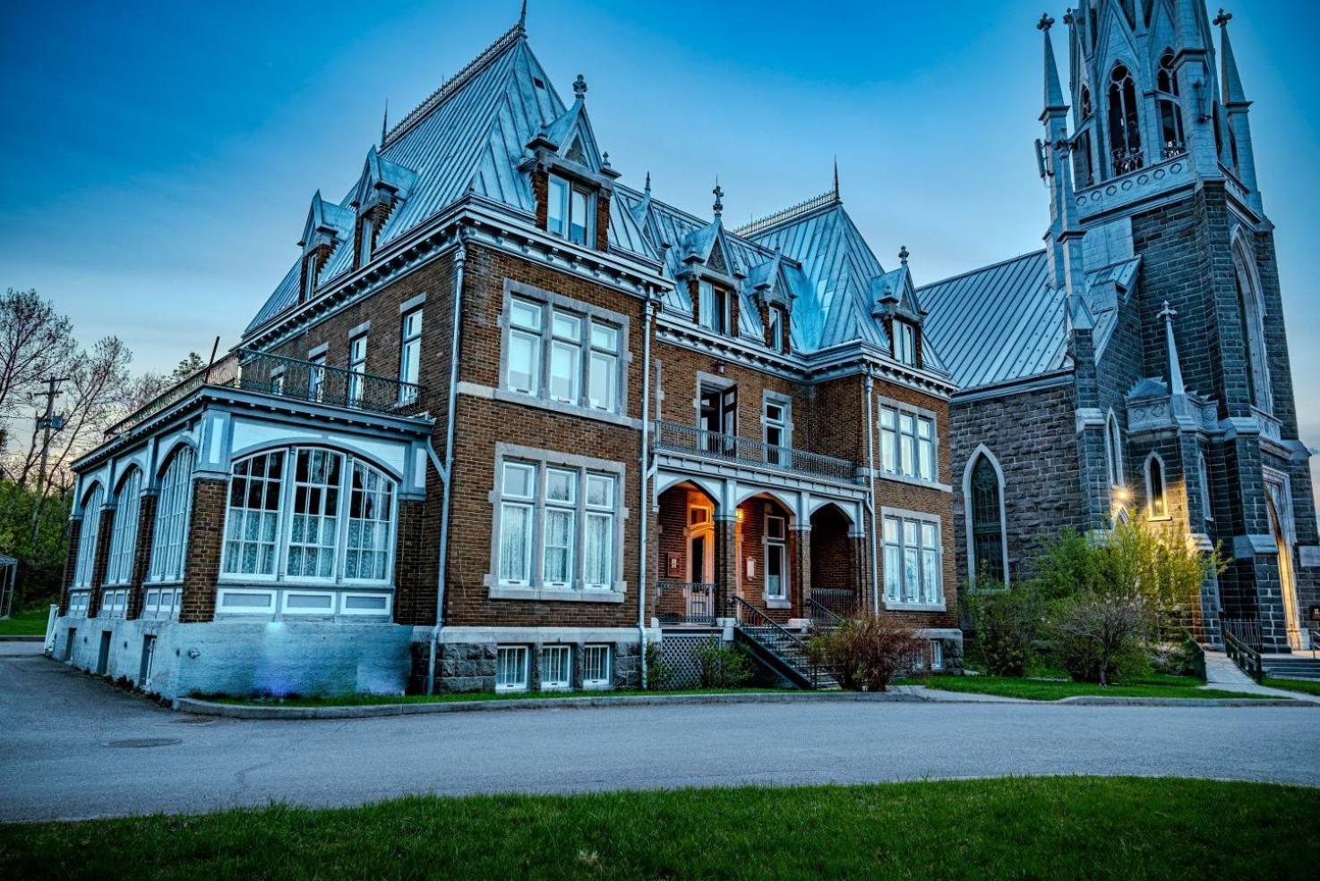 Hotel Chateau Cran Chaud Chicoutimi Exterior foto